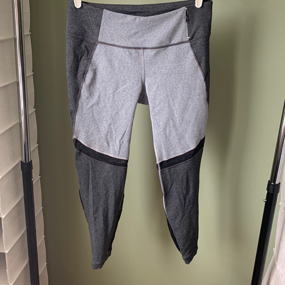 Like new CalIa leggings